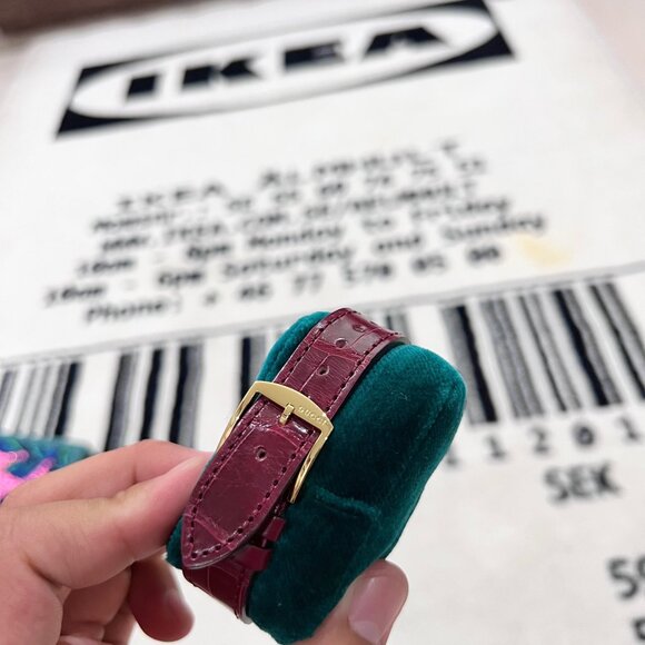 Gucci YA157402 Grip 35MM Unisex Bordeaux Alligator Strap Leather Gold PVD Watch - Picture 5 of 13